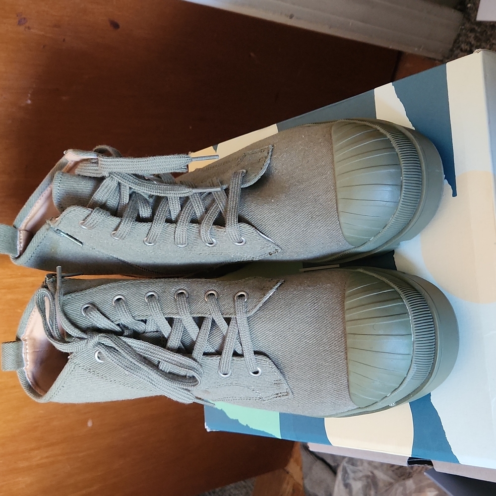 Universal Thread Boots